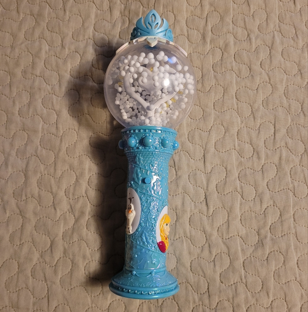 Disney On Ice Frozen Snow Globe